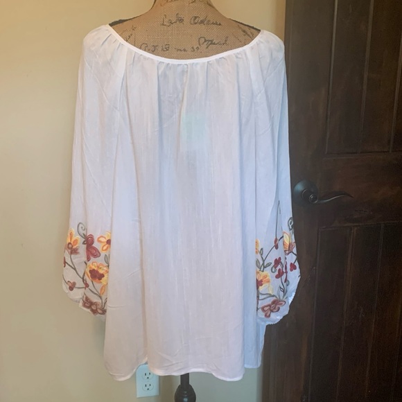 Pretty floral top-new with tag! - Picture 5 of 5